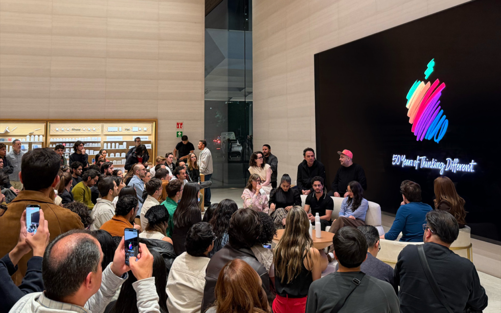 Celebración 50 aniversario de Apple en Antara, Ciudad de México