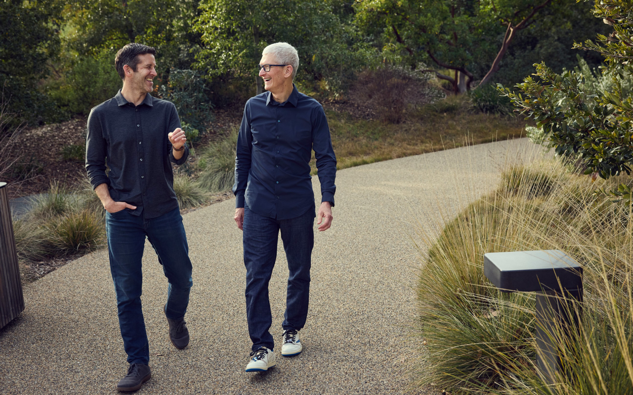 Tim Cook dejará el cargo de CEO de Apple. John Ternus tomará el liderazgo